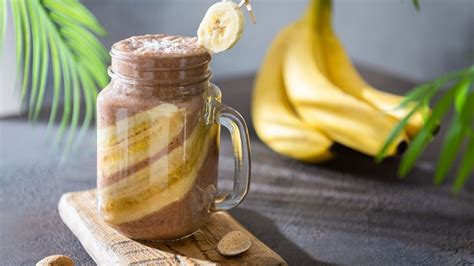 lucca latin leche|¡Comencemos el día con un licuado! Le puse plátano, piña.